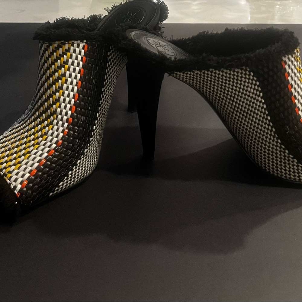 Guess open toe Heels β₯οΈππ€π€ - Picture 4 of 10